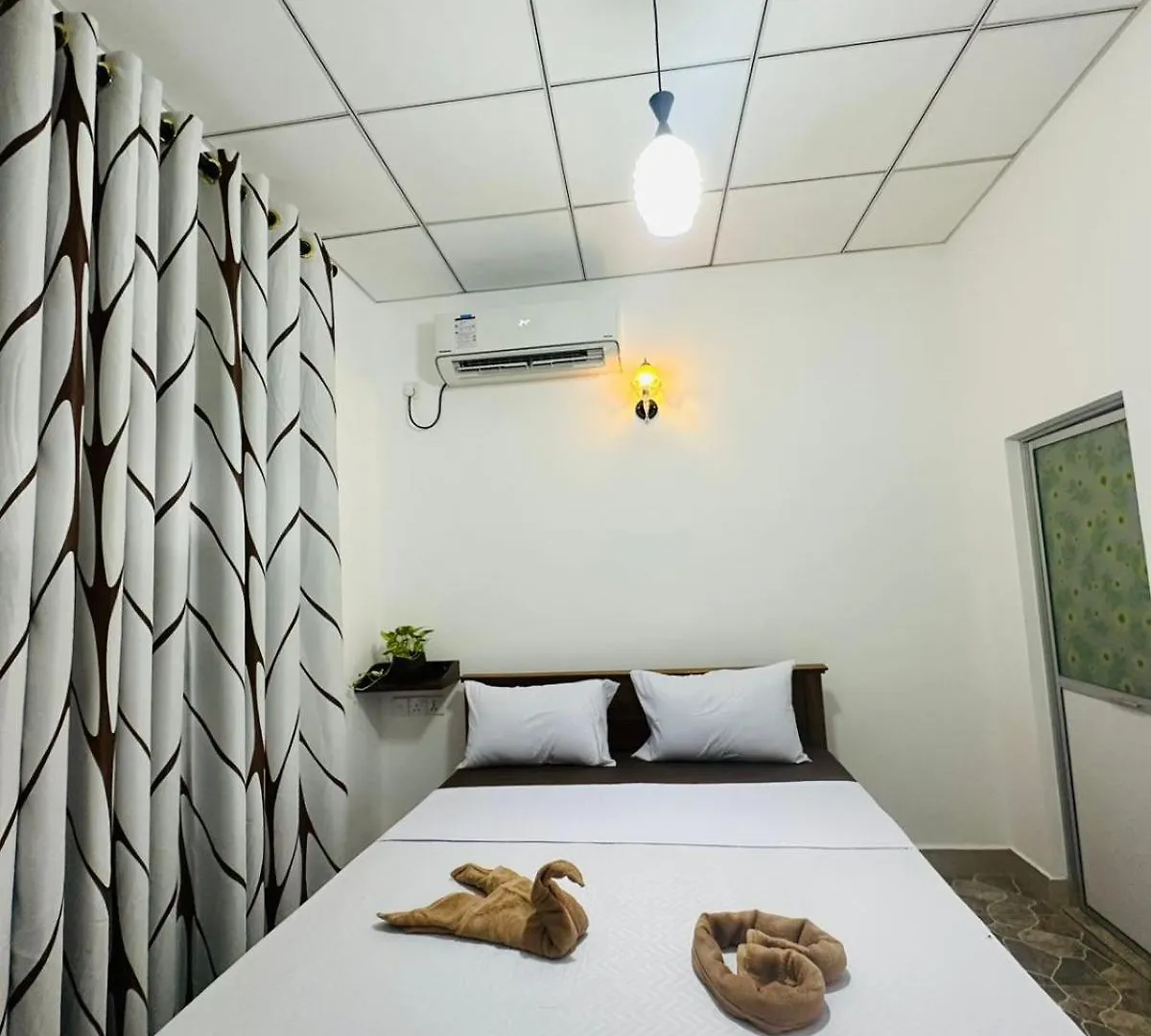 Prem Villa - Near Airport 니곰보