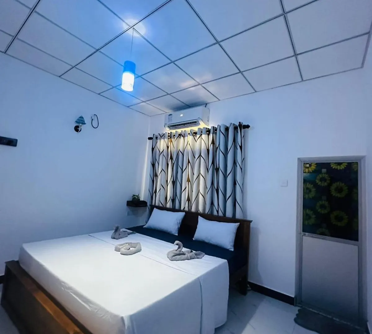 B&B Prem Villa - Near Airport 니곰보