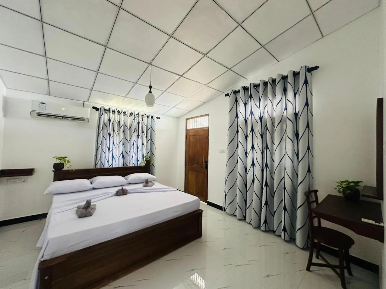 Prem Villa - Near Airport 니곰보 B&B