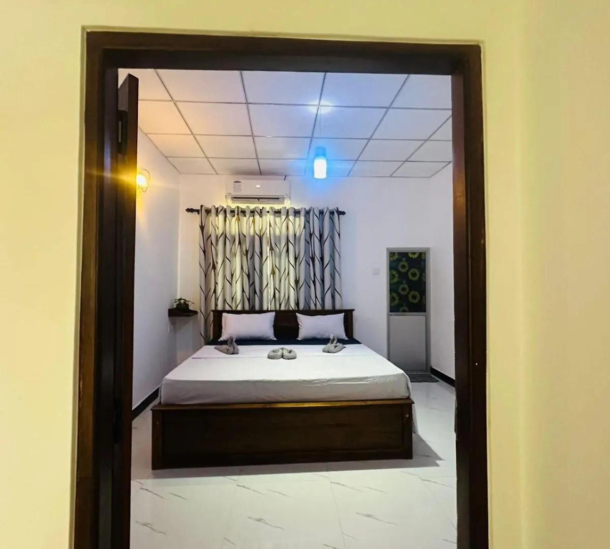 Prem Villa - Near Airport 니곰보