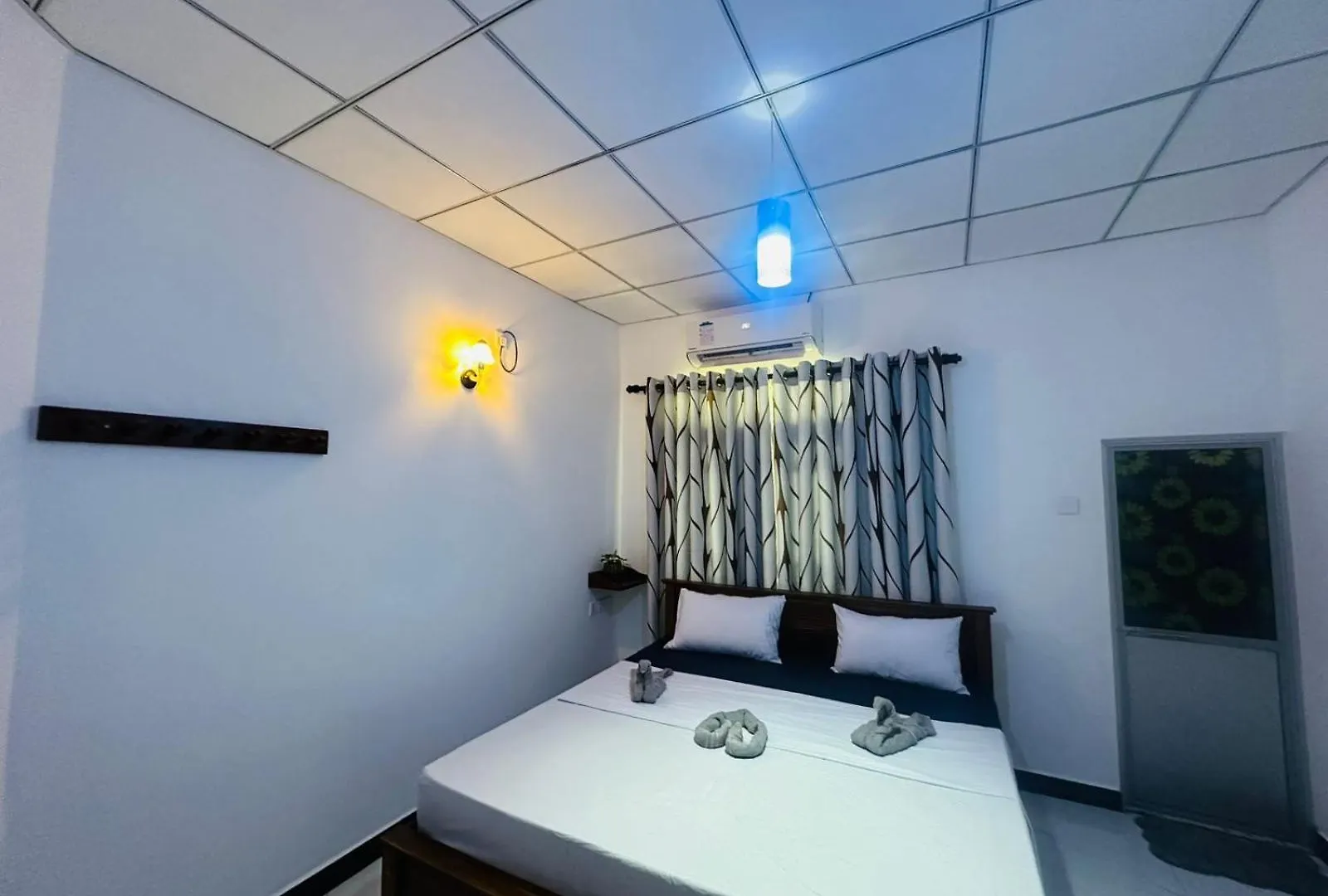 B&B Prem Villa - Near Airport 니곰보