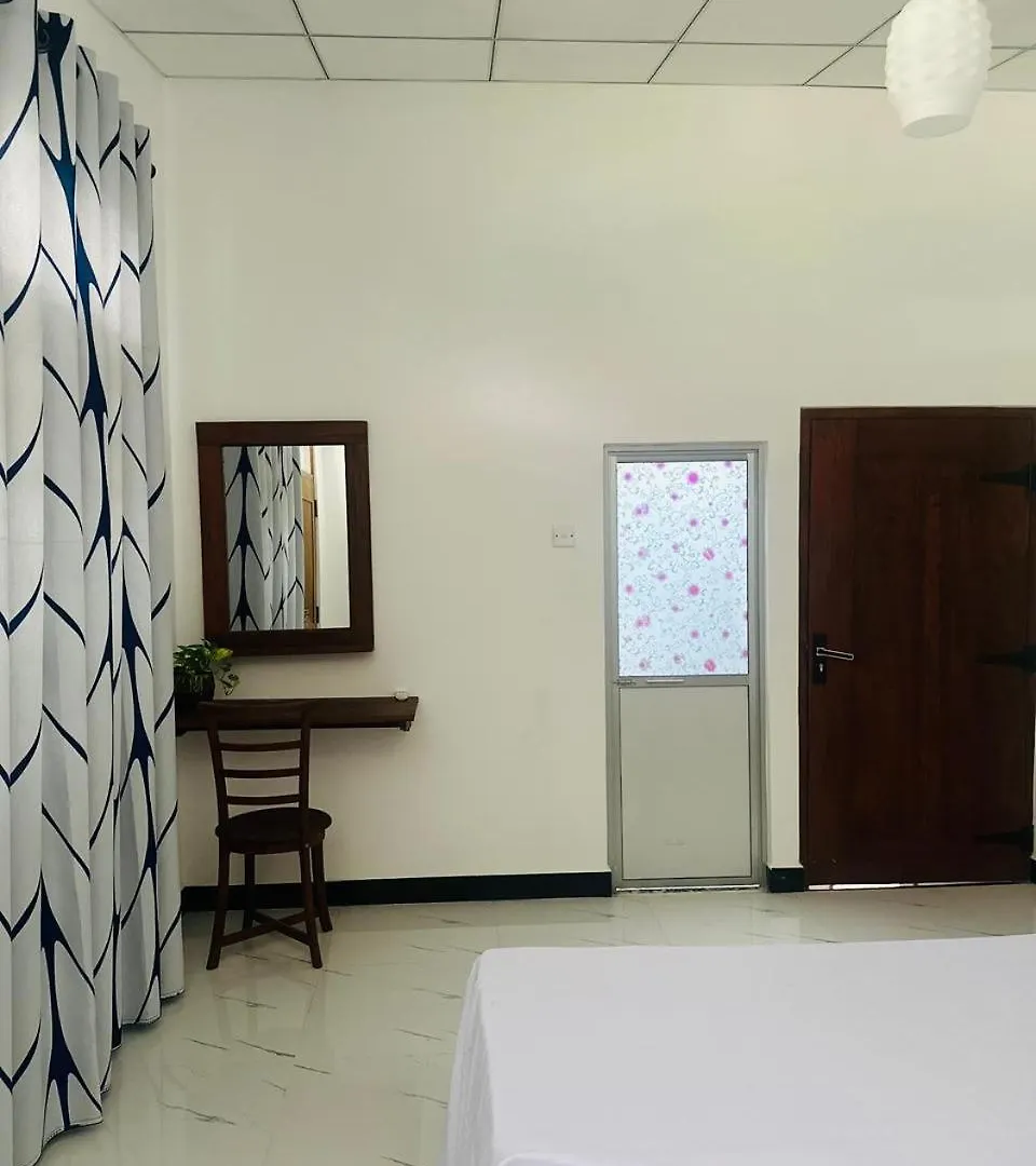 Prem Villa - Near Airport 니곰보