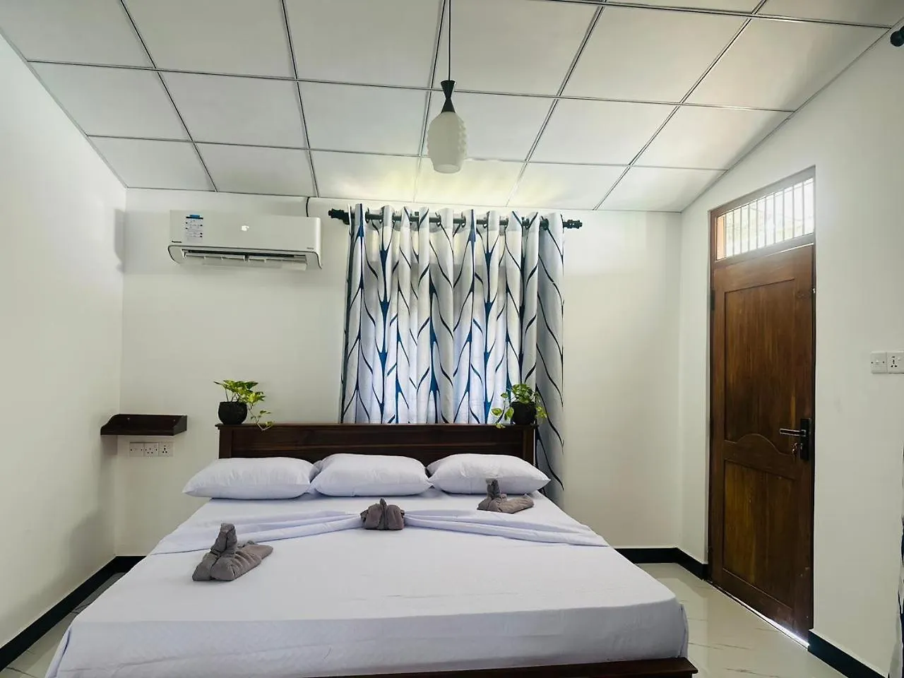 Prem Villa - Near Airport 니곰보