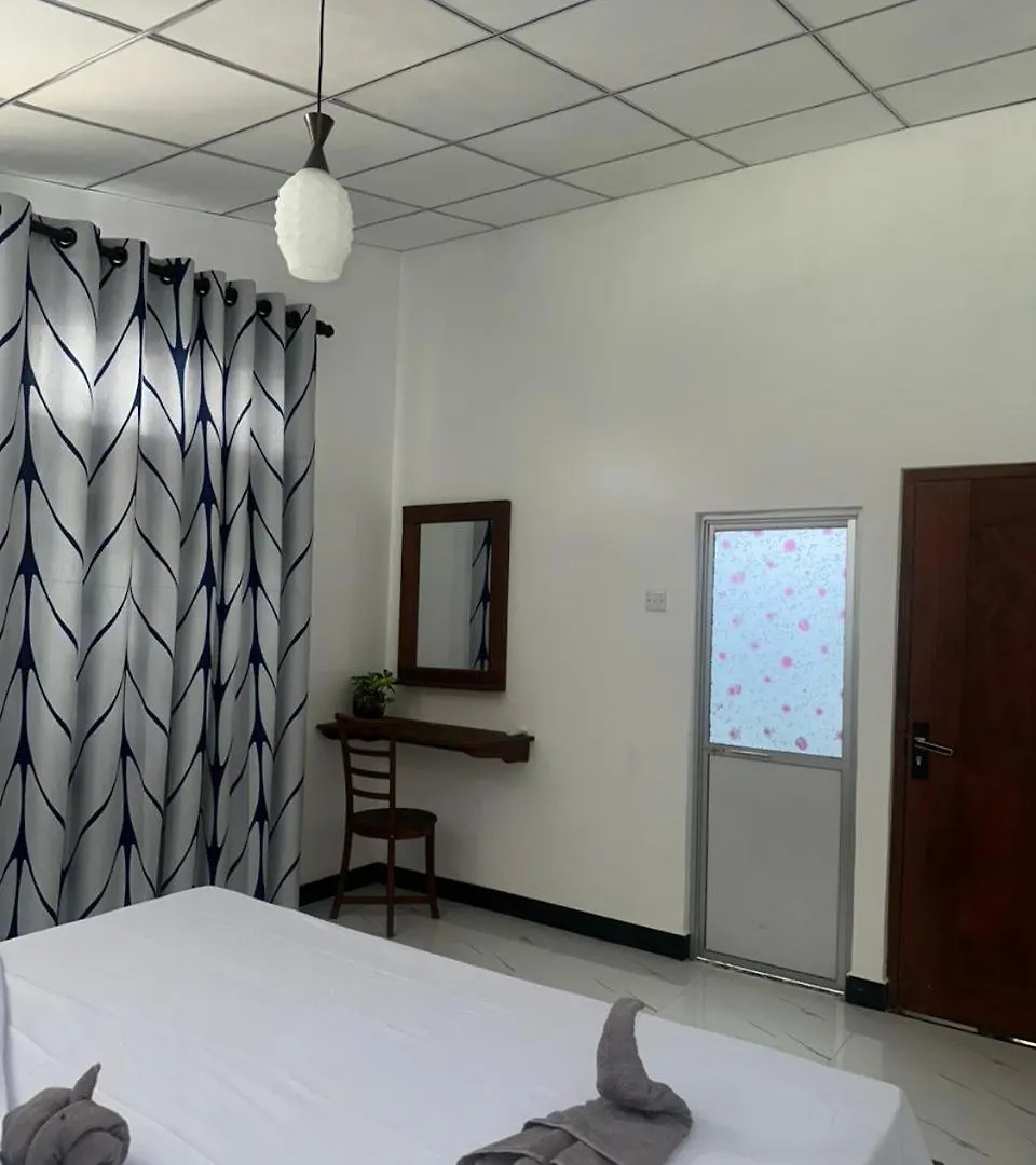 Prem Villa - Near Airport 니곰보 B&B