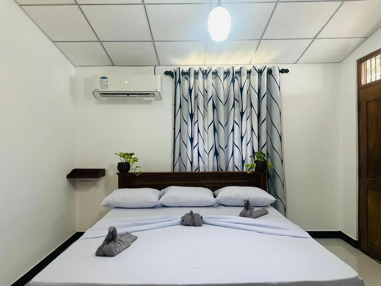 Prem Villa - Near Airport 니곰보