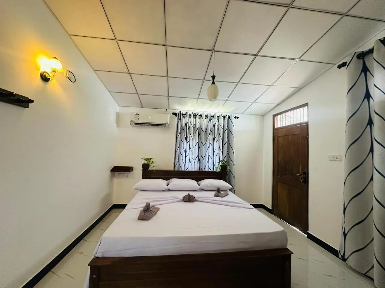 B&B Prem Villa - Near Airport 니곰보